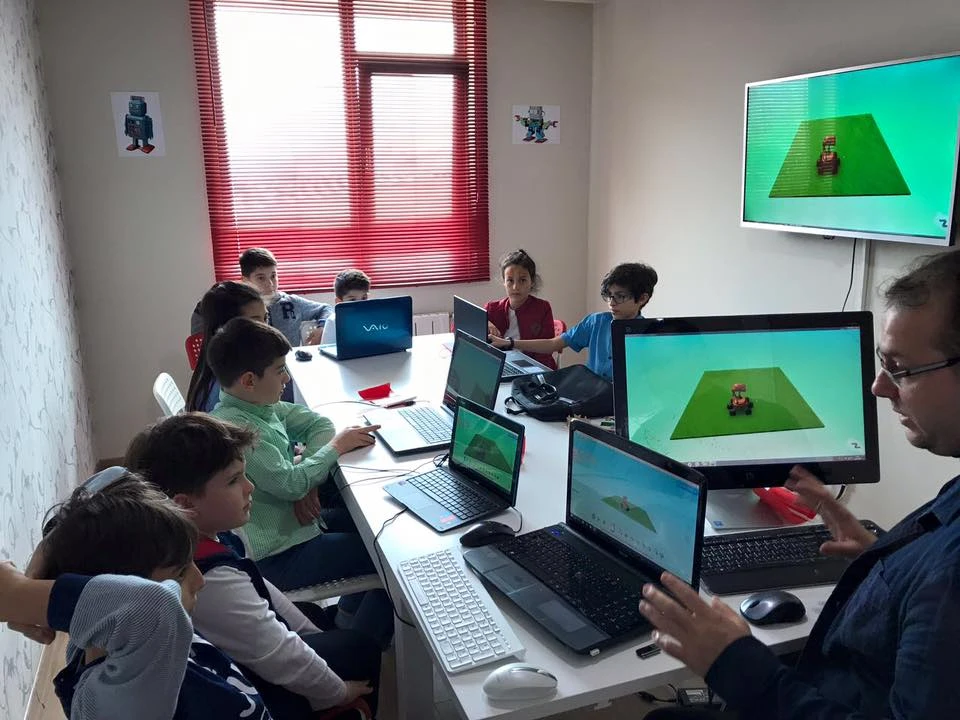 SmartTech Kids Club workshop photograph 1
