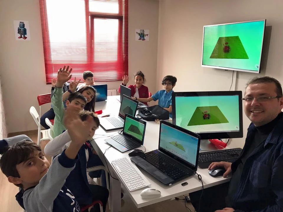 SmartTech Kids Club workshop photograph 5