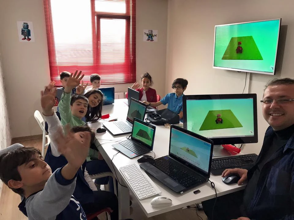 SmartTech Kids Club workshop photograph 6