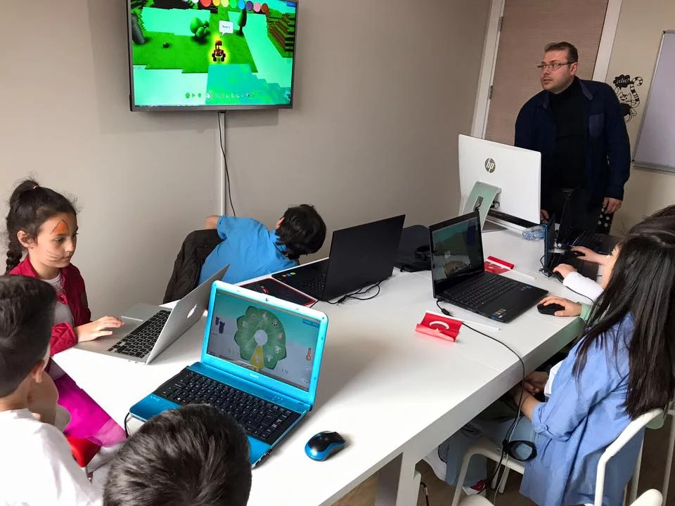 SmartTech Kids Club workshop photograph 9