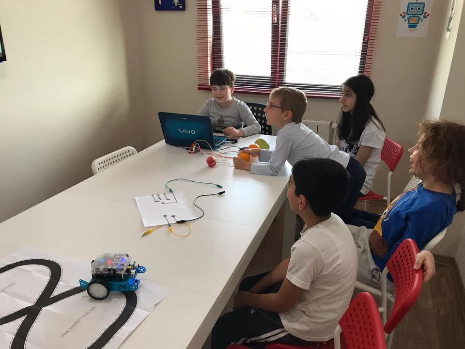 SmartTech Kids Club workshop photograph 15