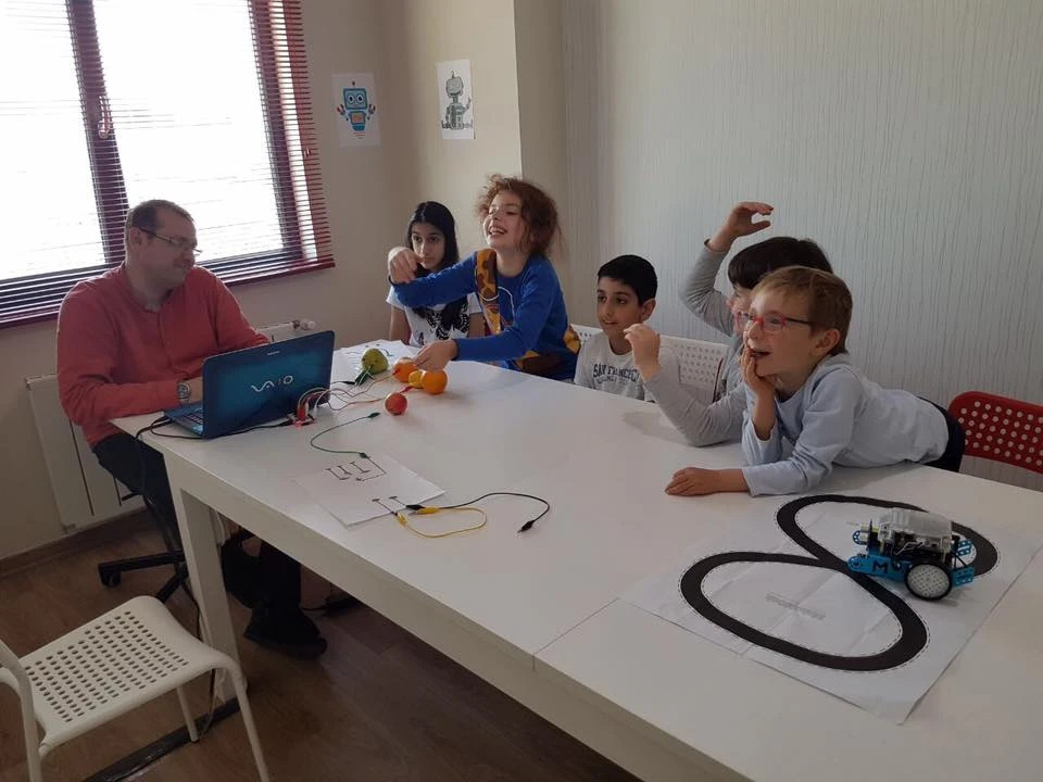 SmartTech Kids Club workshop photograph 18